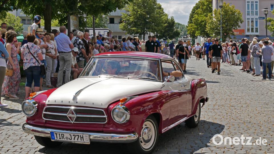 Am gestrigen Sonntag waren etwa 2000 Aktive von 140 Gruppen beim Festzug in Wiesau dabei. TR