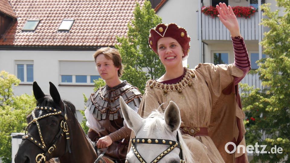 Am gestrigen Sonntag waren etwa 2000 Aktive von 140 Gruppen beim Festzug in Wiesau dabei. TR