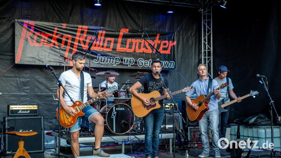 Ab 20:00 legten sich die Rock'n Rolla Coaster ins Zeug und heizten den Sommertemperaturen nochmal so richtig ein. sml