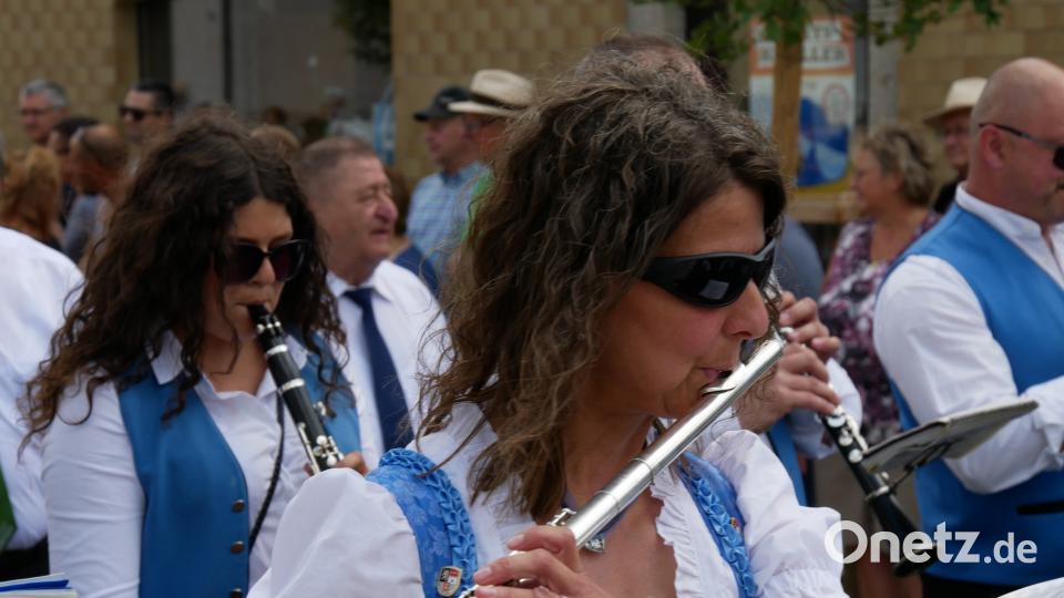 Am gestrigen Sonntag waren etwa 2000 Aktive von 140 Gruppen beim Festzug in Wiesau dabei. TR