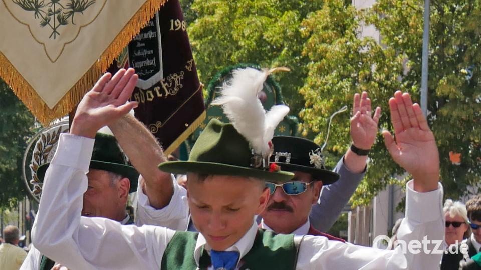 Am gestrigen Sonntag waren etwa 2000 Aktive von 140 Gruppen beim Festzug in Wiesau dabei. TR