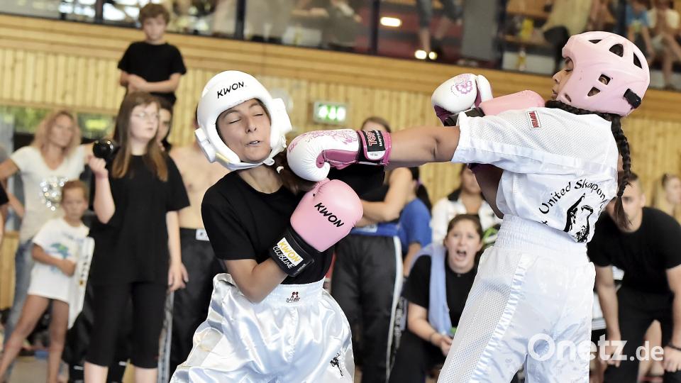 Süddeutsche Meisterschaft im Kickboxen in Amberg. zg