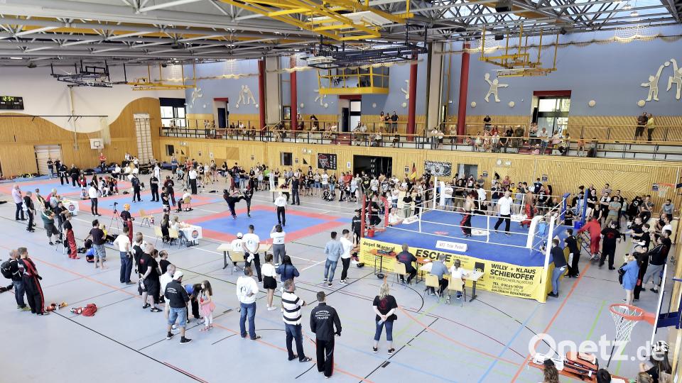Süddeutsche Meisterschaft im Kickboxen in Amberg. zg