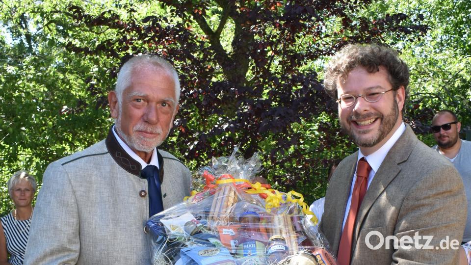 Pfarrer Dr. André Fischer gratuliert dem Vertrauensmann der evangelischen Gemeinde zum 65. Geburtstag. RGR