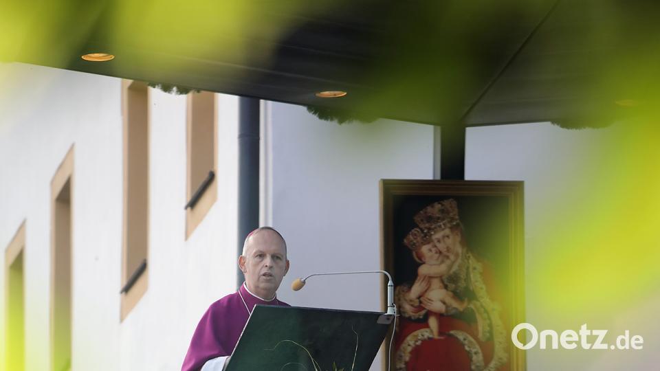 Schlussandacht mit Lichterprozession und Weihbischof Reinhard Pappenberger beim Bergfest wsb