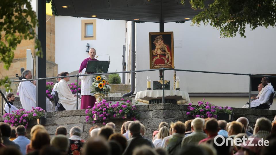 Schlussandacht mit Lichterprozession und Weihbischof Reinhard Pappenberger beim Bergfest wsb