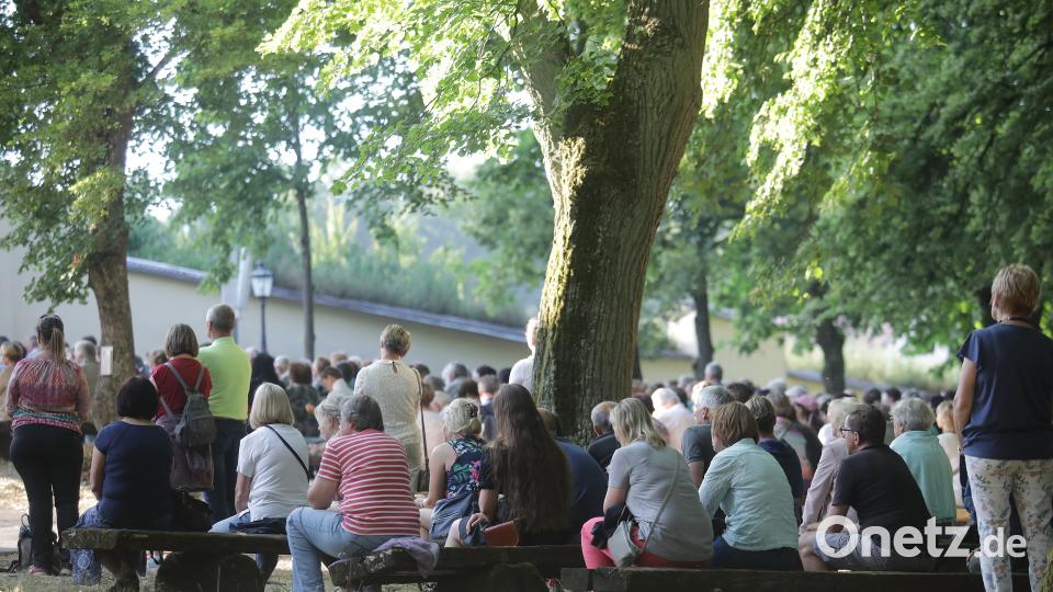 Schlussandacht mit Lichterprozession und Weihbischof Reinhard Pappenberger beim Bergfest wsb