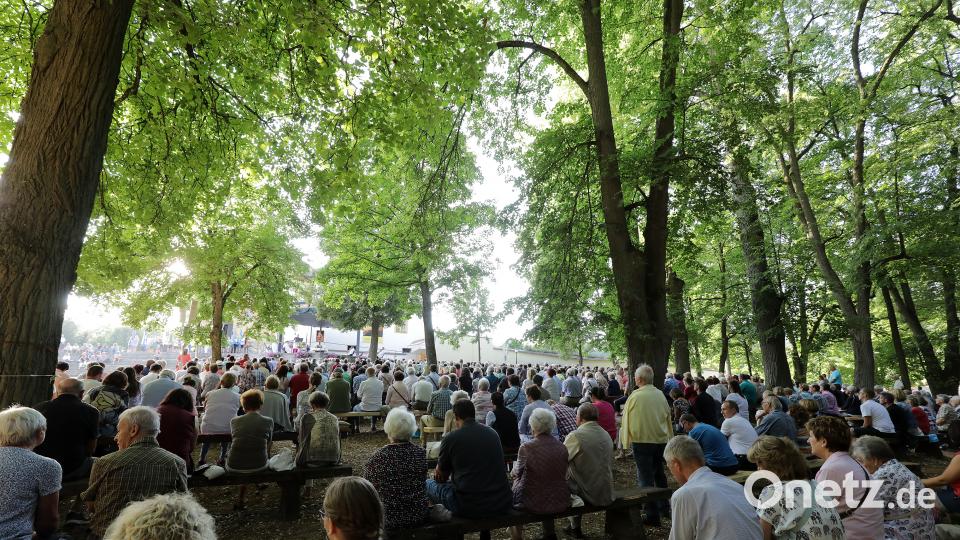 Schlussandacht mit Lichterprozession und Weihbischof Reinhard Pappenberger beim Bergfest wsb