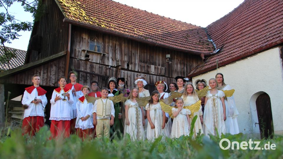 Gruppenbild der Himmelsscharen im Nachbarhof. Uli Piehler