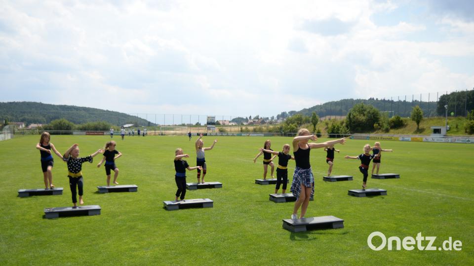 Die kleinsten Stepper beim Auftritt. brü
