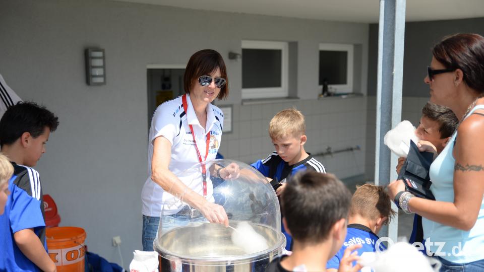 Die Zuckerwatte war heiß begehrt. brü