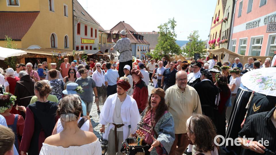 Mittelalterlicher Markt in Nabburg: Zehntausende zogen am Wochenende zurück ins Mittelalter bei idealen Wetterbedingungen.