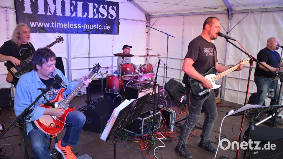 Mit ihrer Musik begeisterte die fünfköpfige Band „Timeless“ alt und jung gleichermaßen. jr