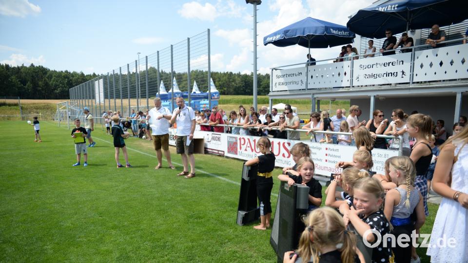 Interessierte Blicke. brü