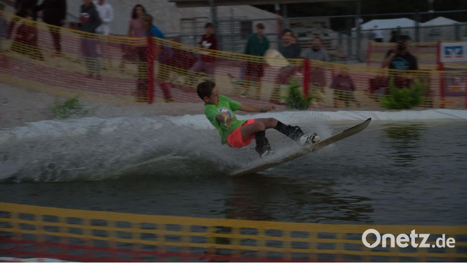 Zehn Meter müssen beim Waterslide überquert werden. chl