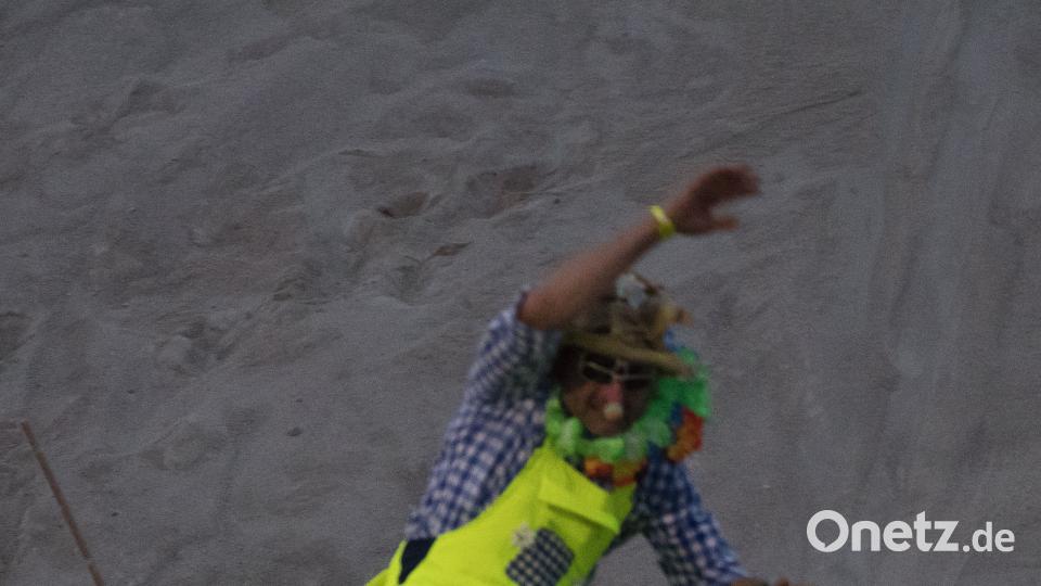 Witzige Kostüme beim Waterslide Contest. chl