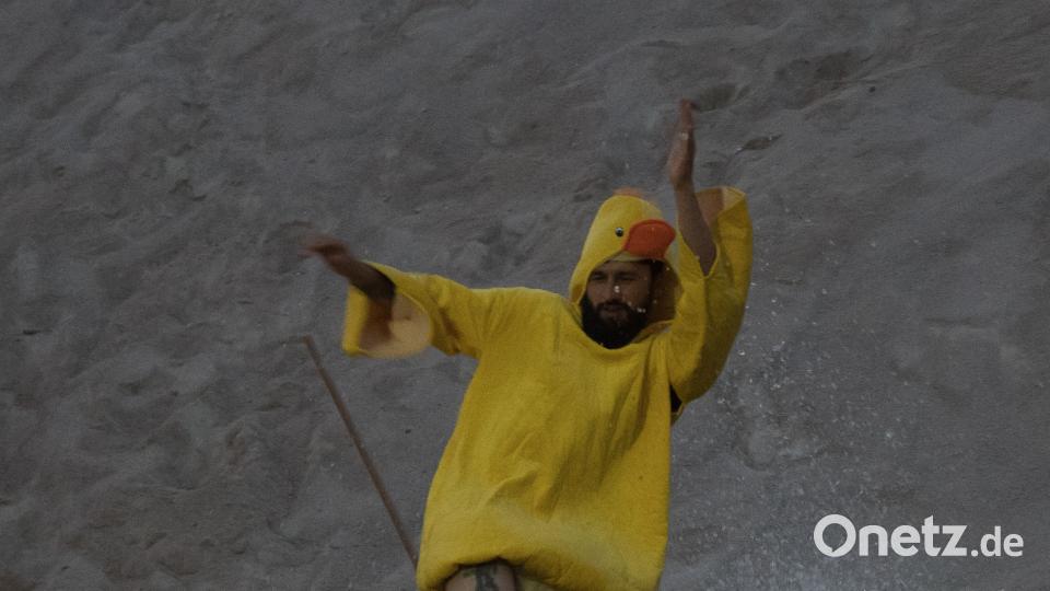 Witzige Kostüme beim Waterslide Contest. chl