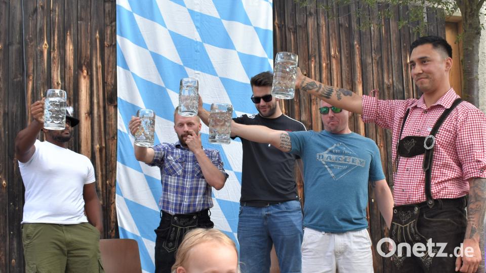 Wer hält es am längsten aus beim Maßkrugstemmen? rgr