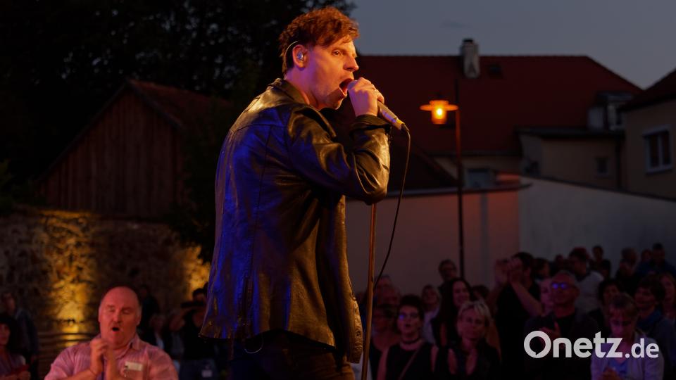 Markus Engelstaedter und Band spielen &quot;The Magic of Queen) in Waldsassen tr