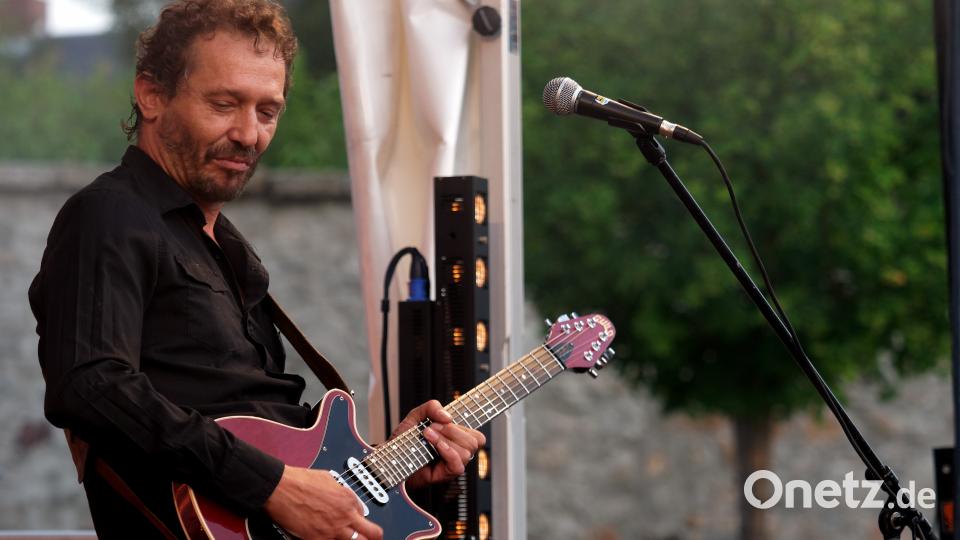 Markus Engelstaedter und Band spielen &quot;The Magic of Queen) in Waldsassen tr