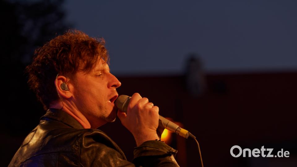 Markus Engelstaedter und Band spielen &quot;The Magic of Queen) in Waldsassen tr