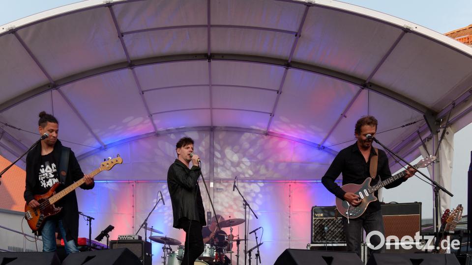 Markus Engelstaedter und Band spielen &quot;The Magic of Queen) in Waldsassen tr