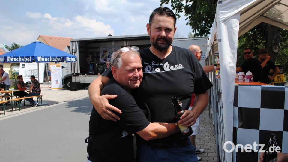 Echter Zusammenhalt beim Schwarzenbacher Vespaclub gag