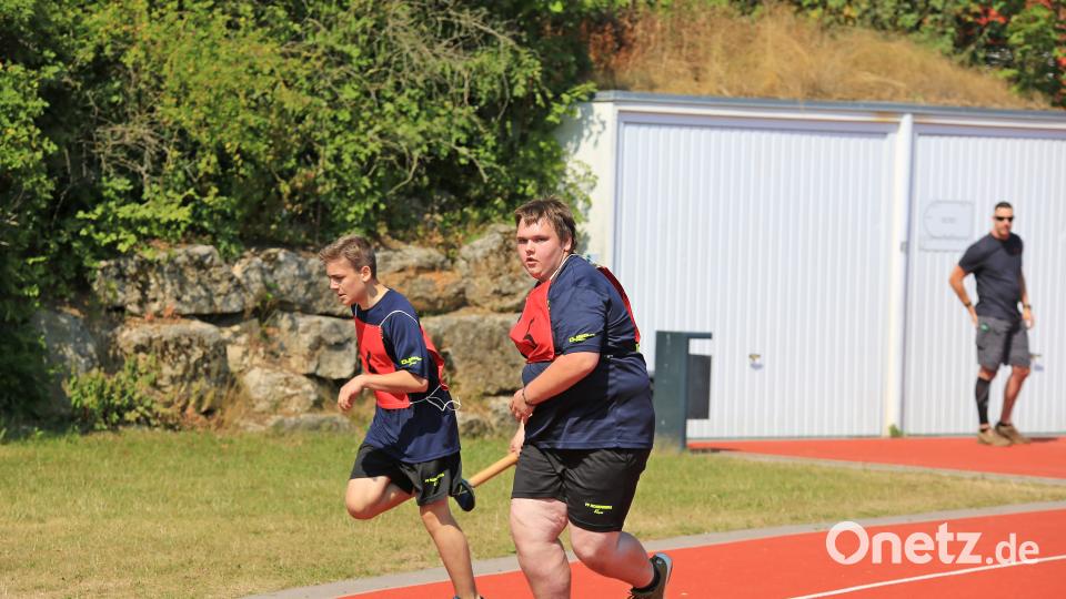 Der Staffellauf bei der extrem Hitze ist sehr anstrengend. egl