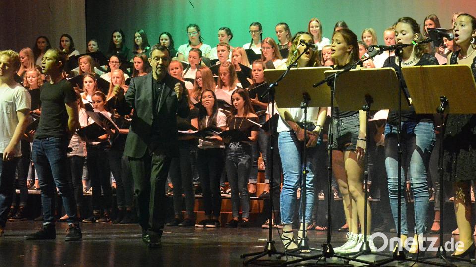 "Sing" - Die beiden letzten Konzerte Peter Pollingers als Musiklehrer am Augustinus-Gymnasium. Bild: Kunz Kunz