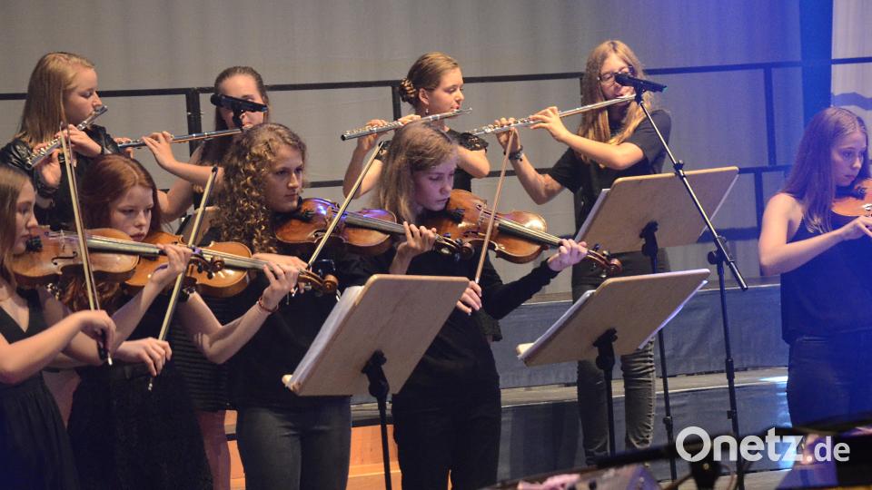 Beim Orchester dreht sich hier alles nur um "Money". Bild: Kunz Kunz