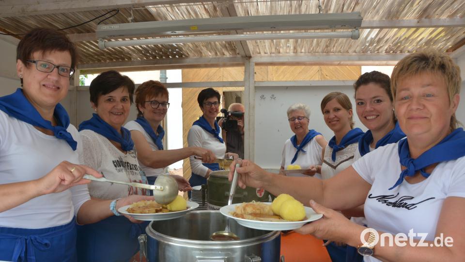 Der Schweinebraten aus der &quot;Gmoikuchl&quot; war zur Mittagszeit der Renner. jr