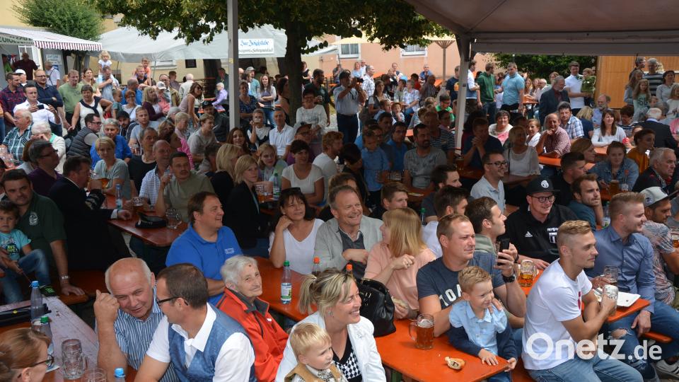 Mächtig was los war auch am Pfarrer-Naber-Platz. jr