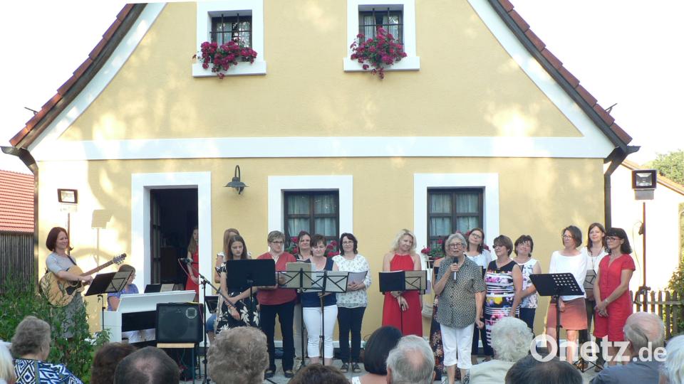 Das 5-jährige Bestehen des Chors "Augenblicke" wurde mit einem Benefizkonzert auf der Blechmühle gefeiert. lep