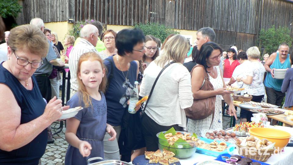 Die Auswahl an Häppchen war riesig. Egal ob herzhaft oder süß, für jeden war etwas dabei. lep