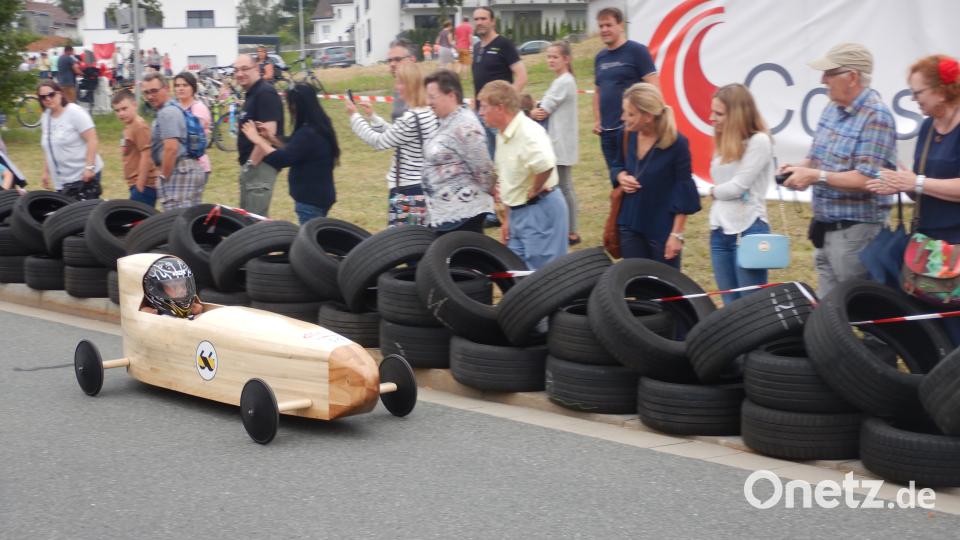 Die schnellste Zeit im ersten Durchgang erreicht diese Holzkiste. 2. Seifenkistenrennen des Stadtjugendrings Weiden am Sonntag, 22.Juli 2018 Michael Ascherl