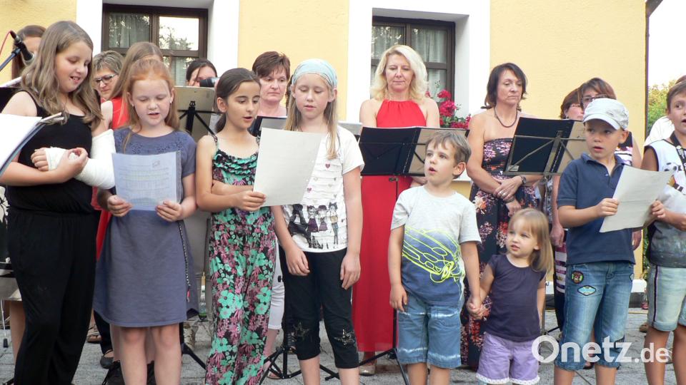 Mit dem Lied "Jesus wo wohnst du" hatte der Kinderchor Premiere. lep