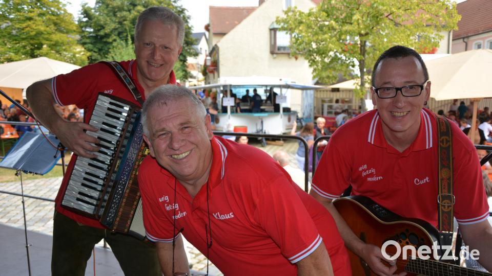 Die „Stoaberch-Gauner“ spielten am Nachmittag auf. jr