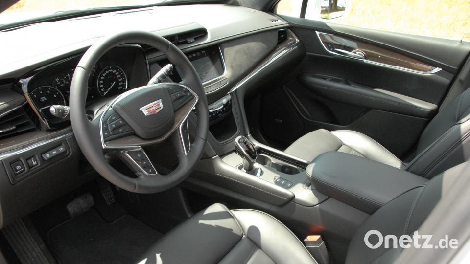 Leder und Alcantara mit Blenden aus Karbon im Cadillac XT 5. Michael Ascherl