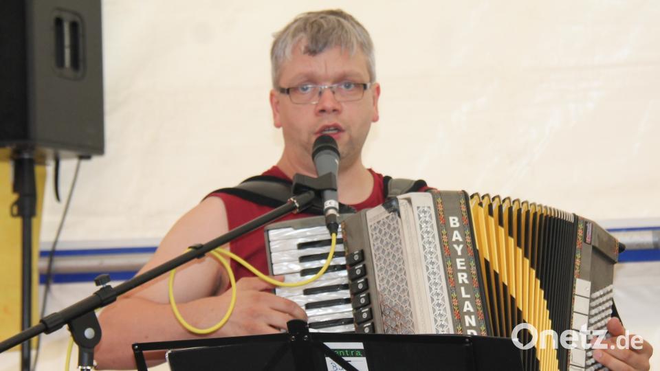 Der „Ziachwolfe“ (Wolfgang Butz) aus Inzendorf spielte zünftig auf. dl