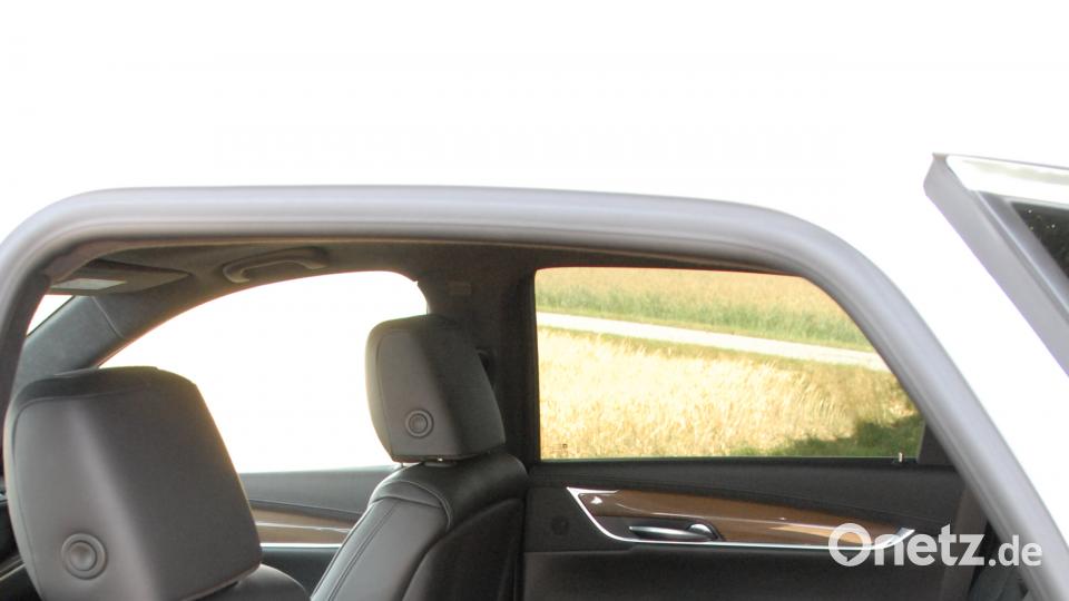 Ausreichend Platz auch für drei Hinterbänkler im Cadillac XT 5. Michael Ascherl