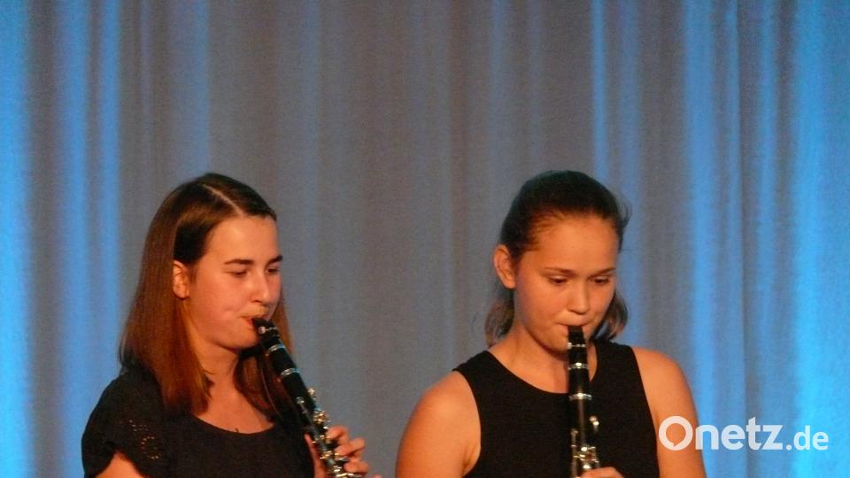 Paula Dimper und Nele Hassel tauchten mit &quot;Think of me&quot; in die Welt der Katzen ein. abu