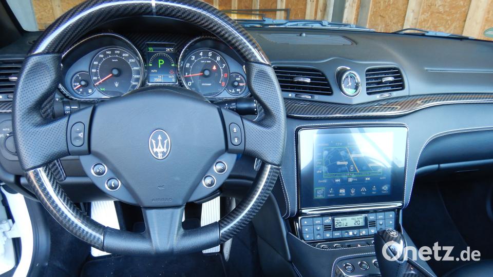 Klassische Rundinstrumente, Tacho bis 320 im Maserati GranCabrio Michael Ascherl