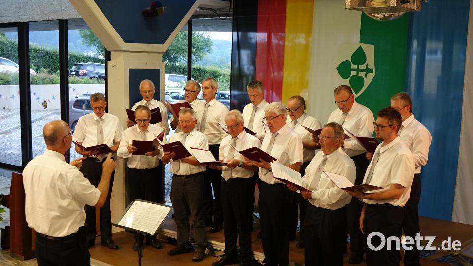 Die Sänger vom Männergesangverein Flossenbürg beim Chorkonzert in Schönsee mmj