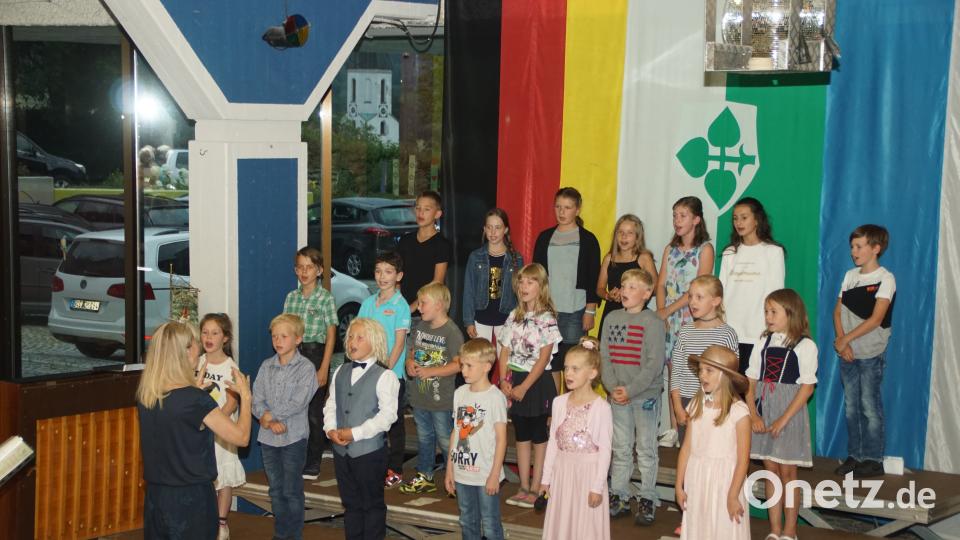 Der Kinderchor der Grundschule hatte wieder lustiges Liedgut einstudiert. mmj
