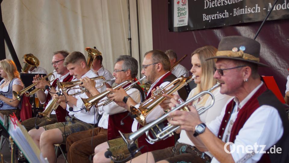 Da darf auch Blasmusik nicht fehlen. mmj