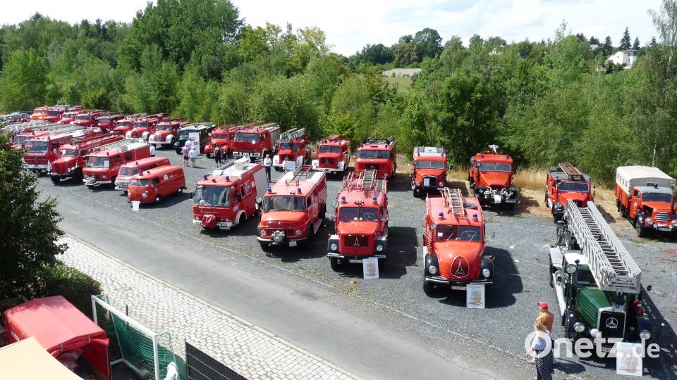 Das Treffen historischer Feuerwehrfahrzeuge war mal wieder der Höhepunkt beim Sommerfest der Waldsassener Wehr. flm