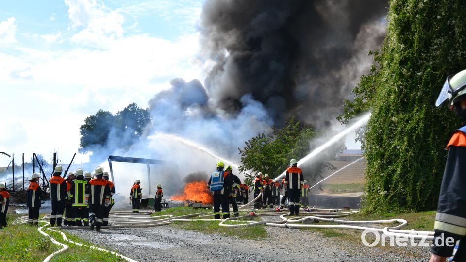 In Leichau ist am Sonntagnachmittag eine Lagerhalle eines Landwirts komplett abgebrannt. rti