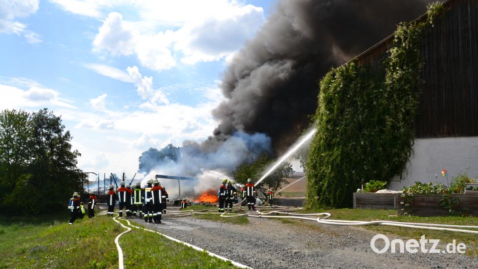 In Leichau ist am Sonntagnachmittag eine Lagerhalle eines Landwirts komplett abgebrannt. rti