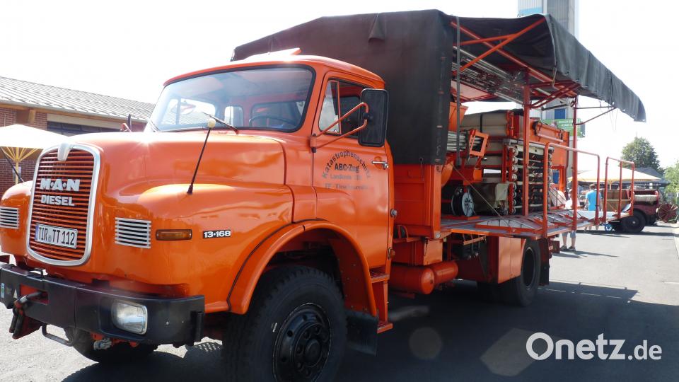 Ein besonderer Oldtimer war das ehemalige Dekontaminationsfahrzeug der Freiwilligen Feuerwehr Tirschenreuth. flm