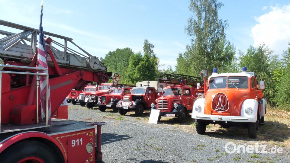 Das Treffen historischer Feuerwehrfahrzeuge war mal wieder der Höhepunkt beim Sommerfest der Waldsassener Wehr. flm